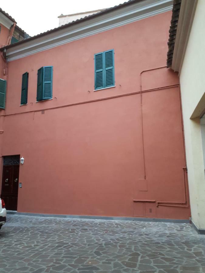 Отель Il Cortile Ези Экстерьер фото