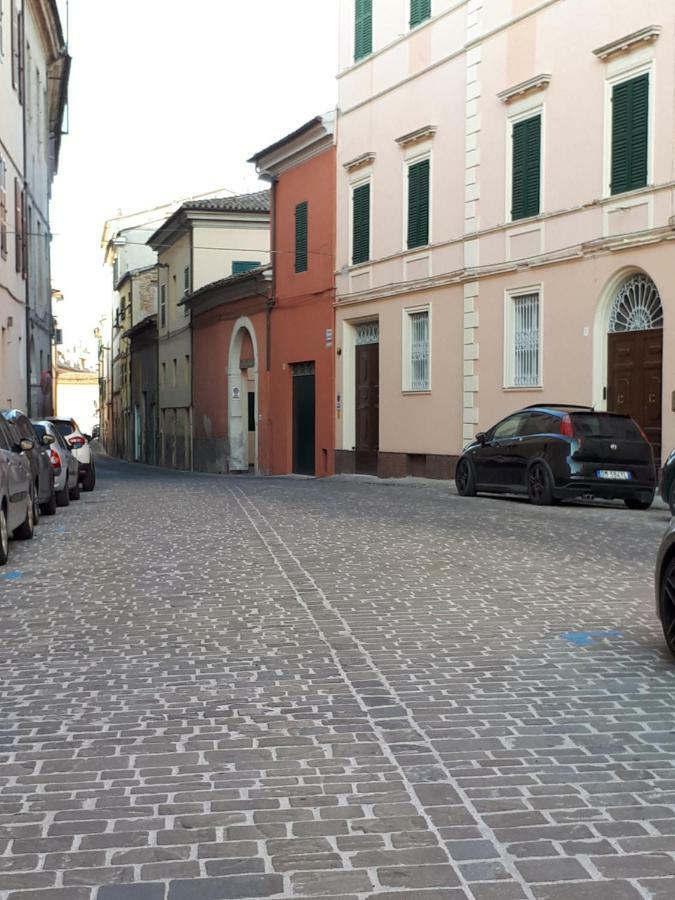 Отель Il Cortile Ези Экстерьер фото
